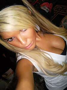 Hei�e Single Blondine will charmanten Begleiter